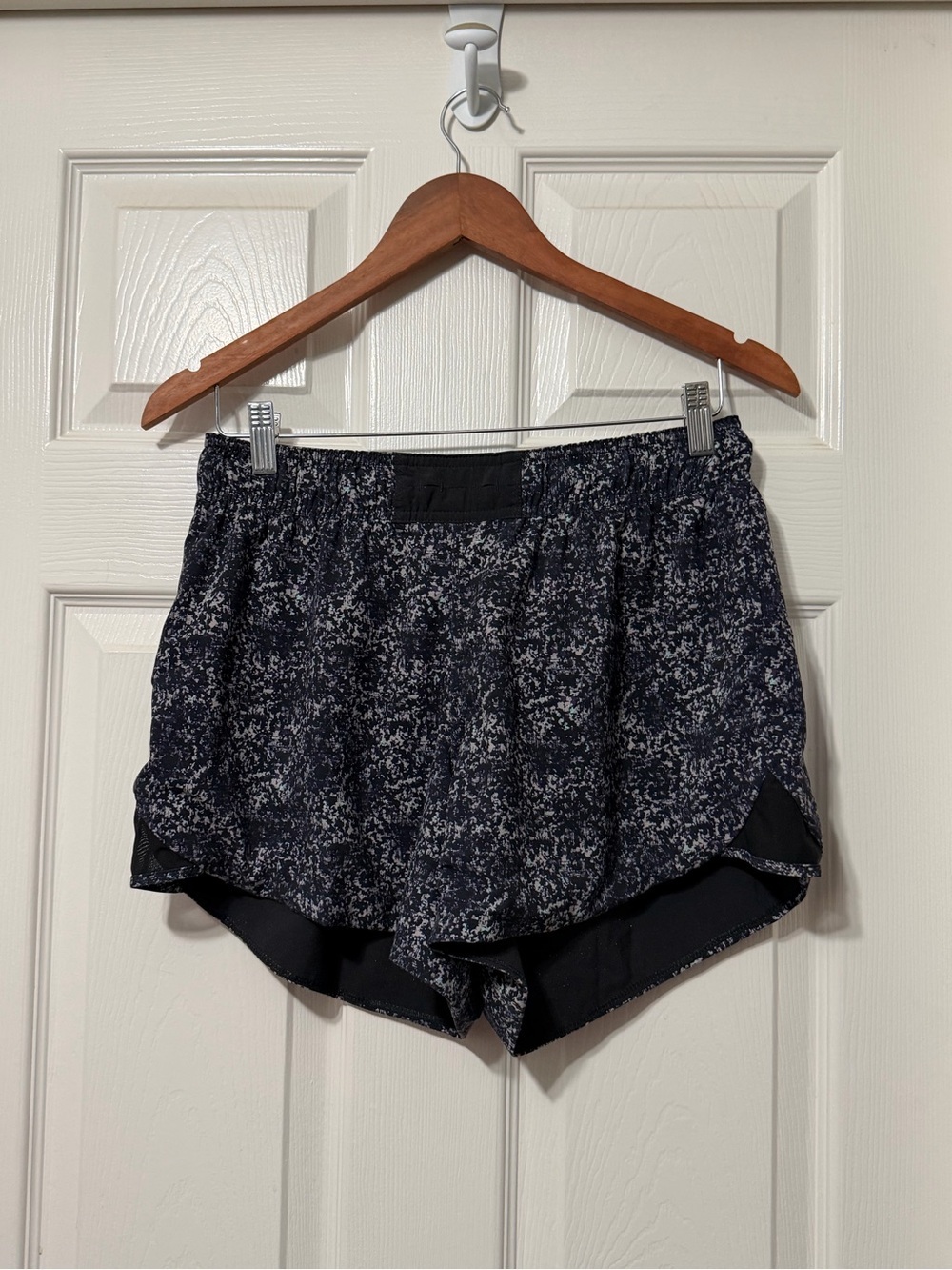 Lululemon athletica go the distance short size 8 euc